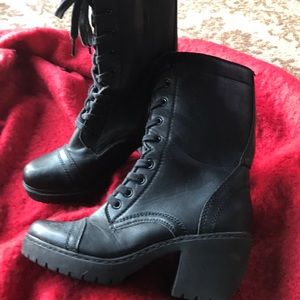 Combat boots